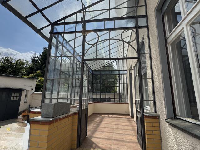 Pretty & wonderful home in popular area