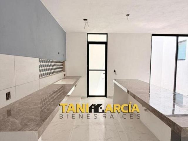 PREVENTA Casa Moderna Doble Altura en Fraccionamiento Privado en Fortín!