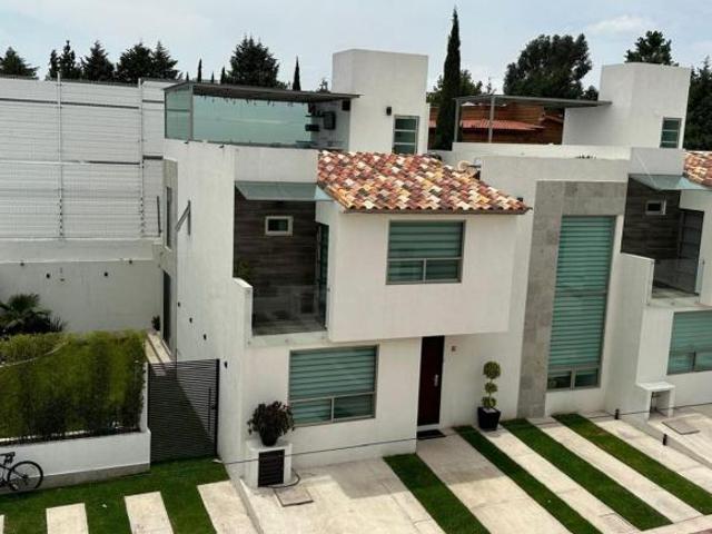 PREVENTA DE CASA NUEVA DE TRES RECAMARAS Y ESTUDIO, JARDIN PRIVADO, EN CACALOMACAN TOLUCA