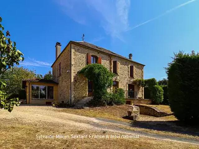 Preyssac d'Excideuil 24160 Achat / Vente maison 9 pièces t9 au dernier étage piscine