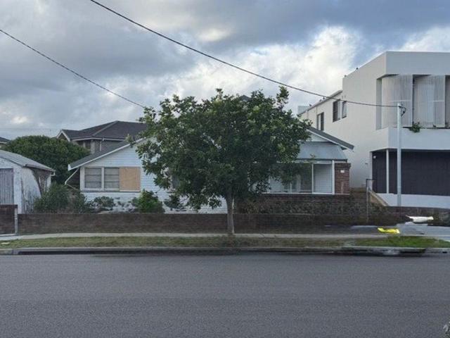Pre Market | One of the Last Chances to Build Your Dream on Bar Beach Avenue