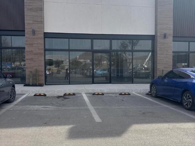 PRE RENTA DE LOCALES EN PLAZA HOMERO UBICADOS EN ZONA DE ALTO FLUJO VEHICULAR