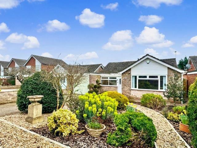 Prebend Lane, Welton, Lincoln LN2, 3 bed detached bungalow to rent, £1,300 pcm | PrimeLocation