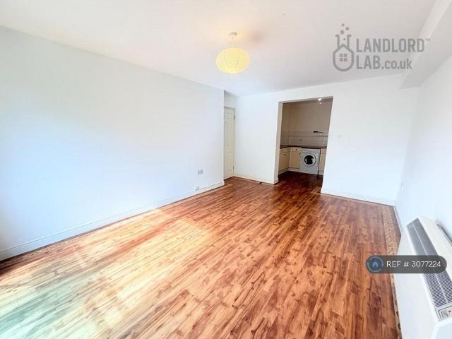 Prebend Way, Bedford, MK40 2 bed flat to rent £1,225 pcm £283 pw