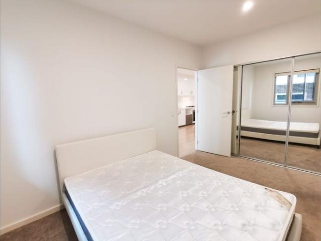 Precious 1 Bed 1 Bath 1 Carpark Apartment in Box Hill