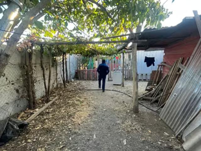 Precio Conversable Amplio terreno con sólida casa en Los Niches, Curicó | 2 dormitorios por 75000. 00 en Curicó
