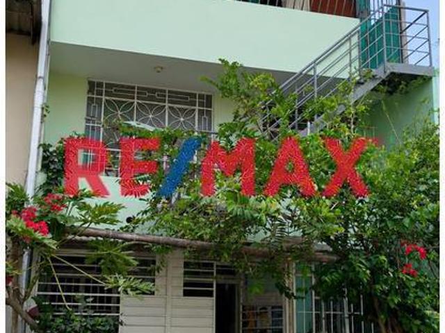 ¡Precio De Oportunidad! Casa De 3 Pisos + Mini Departamentos En Campo Polo