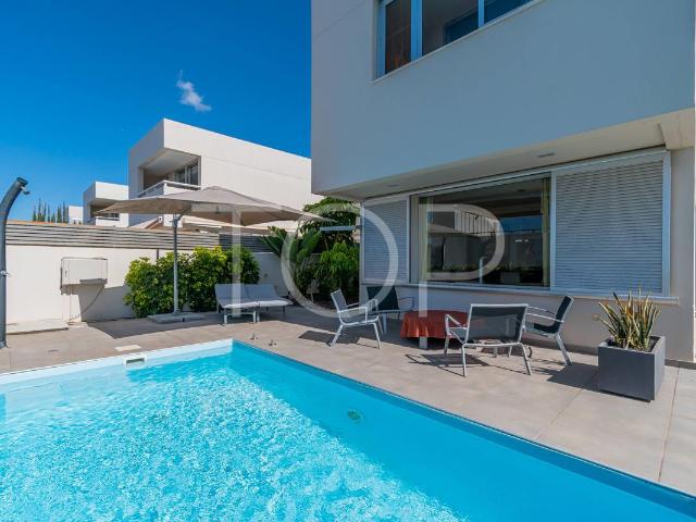 Preciosa villa con piscina y vistas panorámicas en Jardines. 155m² Chayofa
