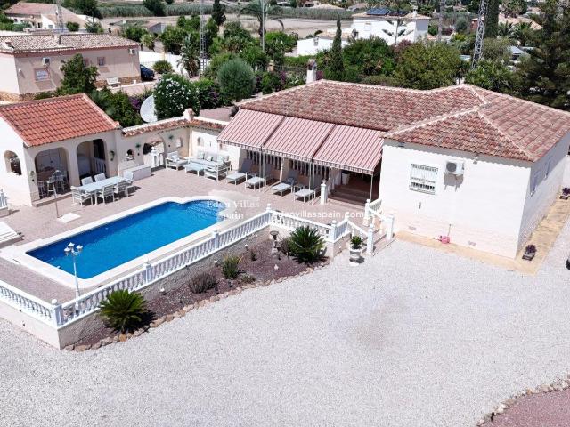 Preciosa Villa Con Piscina Privada En Catral 150m² Alicante