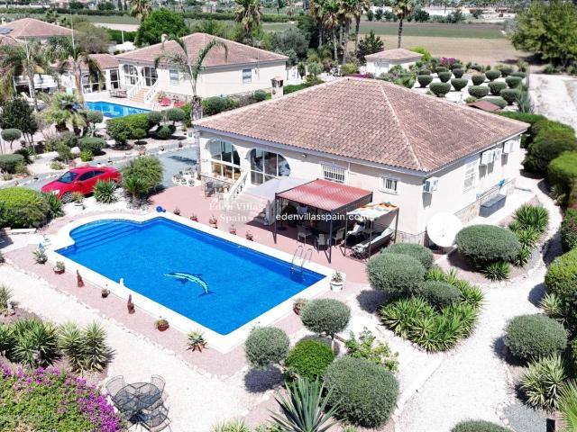 Preciosa Villa Con Piscina Privada En Catral, A 15 Minutos D. 140m² Alicante