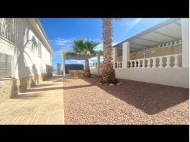 PRECIOSA VILLA DE 4 DORMITORIOS CON PISCINA Y JACUZZI ZONA BLUE LAGOON, SAN MIGUEL DE SALINAS
