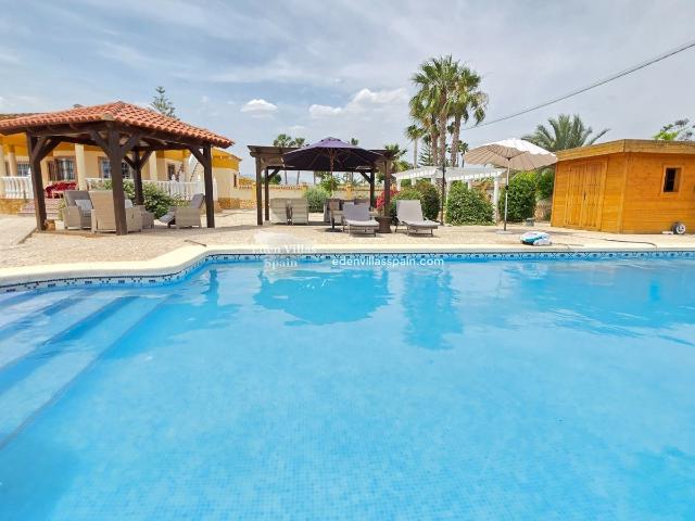 Preciosa Villa De 4 Habitaciones Y 3 Baños Con Una Gran Pisc. 4m² Alicante