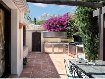 Preciosa villa de estilo andaluz en Sierra Blanca