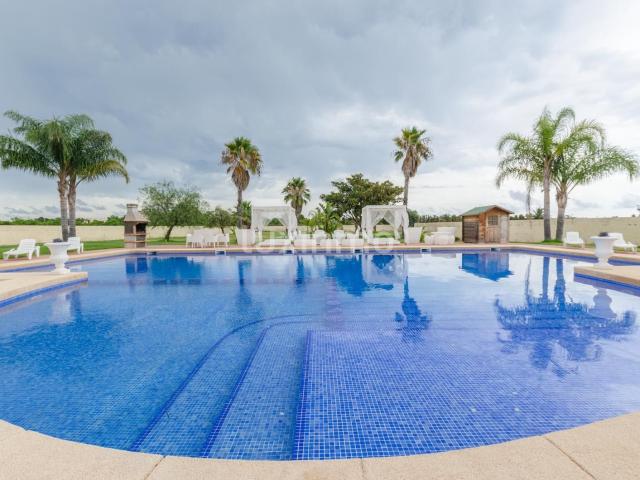 Preciosa villa de lujo en venta en Denia. Es una villa de un. 427m² Dénia