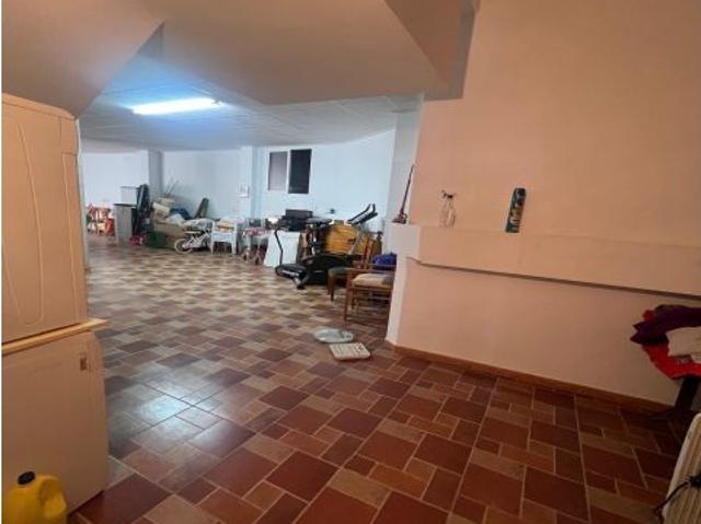 PRECIOSA VIVIENDA Y GIGANTESCO BAJO