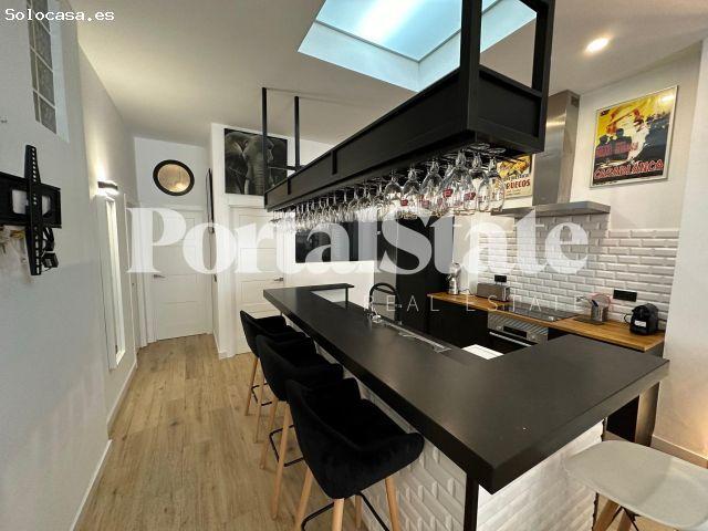 Preciosa vivienda en venta con 2 habitaciones dobles y patio interior