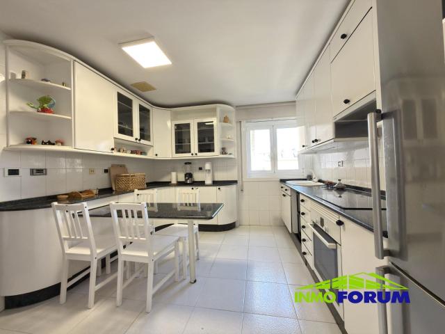 Preciosa vivienda en A Coruña con TRES dormitorios, GARAJE y trastero