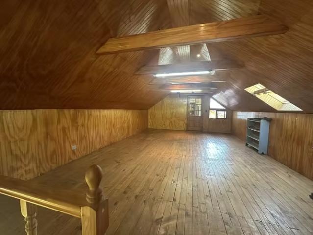 Preciosa, amplia y segura casa se vende en Condominio Peñaflor | 5 dormitorios por 395000. 00 en Peñaflor