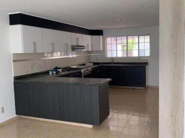PRECIOSA CASA MUY AMPLIA UBICADA EN NUEVO LEON