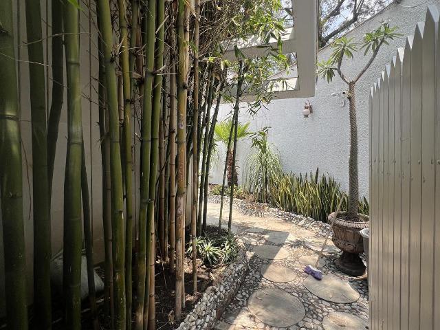 Preciosa casa muy iluminada con alberca en la mejor zona de Sat?lite