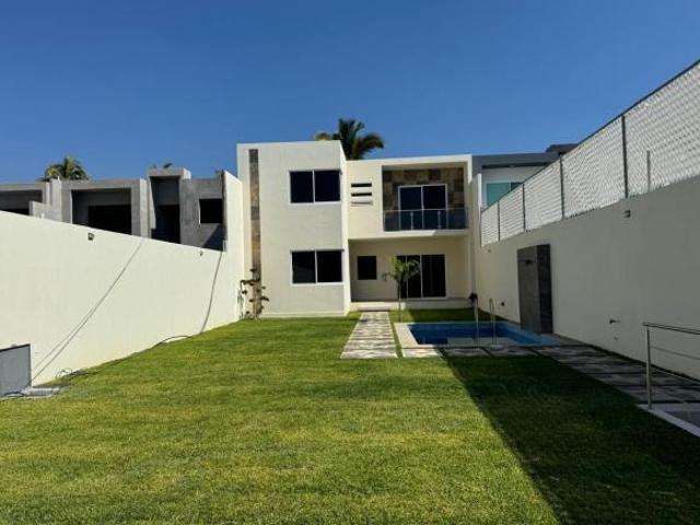 Preciosa casa moderna al sur de Cuernavaca, fraccion Burgos Bugambilias 4 rec, 3 baños, alberca