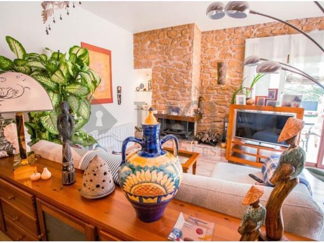 Preciosa casa adosada con bonito jardín en Pacs, exclusiva zona Pla de Cavalls