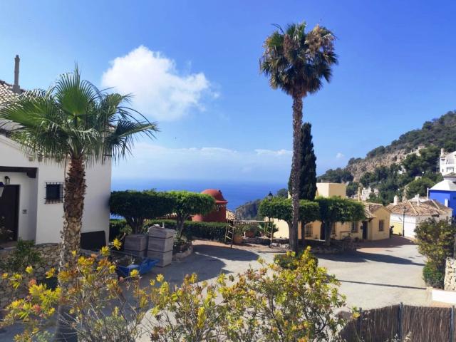Preciosa casa adosada con vistas al mar y a la playa de La H. 109m² La Herradura