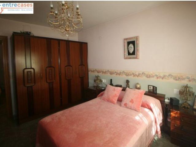 PRECIOSA CASA ADOSADA EN POLÍGONO 3, PARA ENTRAR A VIVIR