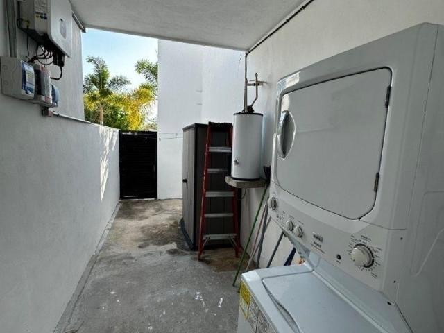 PRECIOSA CASA AMUEBLADA Y EQUIPADA DE UNA SOLA PLANTA CON PANELES SOLARES