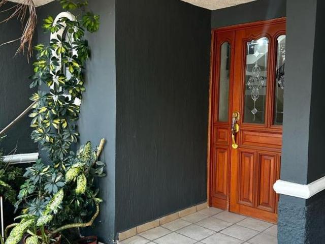 Preciosa casa con ubicación excelente