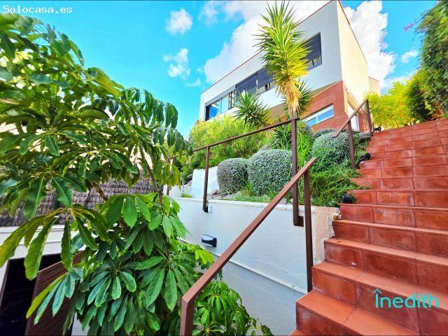 Preciosa casa de diseño con vistas al mar en exclusiva urbanización Sitges Quintmar