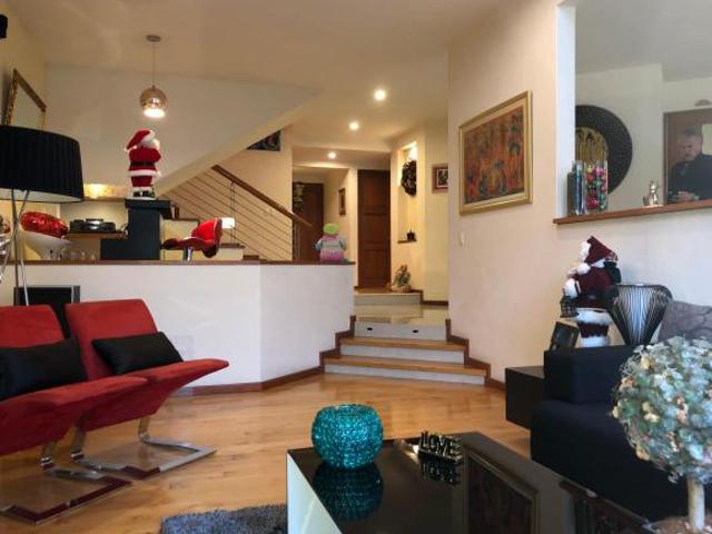 Preciosa casa de lujo con jardín en calle cerrada,a 5 minutos de la súper vía