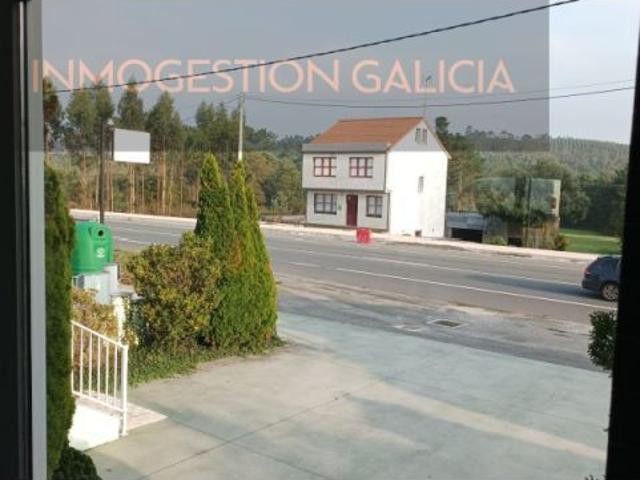 Preciosa casa de pueblo de dos plantas con negocio en funcionamiento