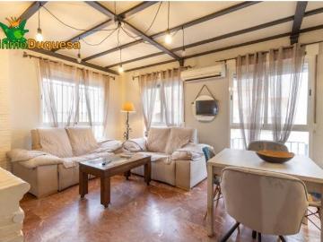 Preciosa casa de 3 dorm. en Urb. con piscina comunitaria