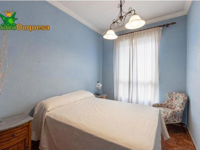 Preciosa casa de 3 dorm. en Urb. con piscina comunitaria