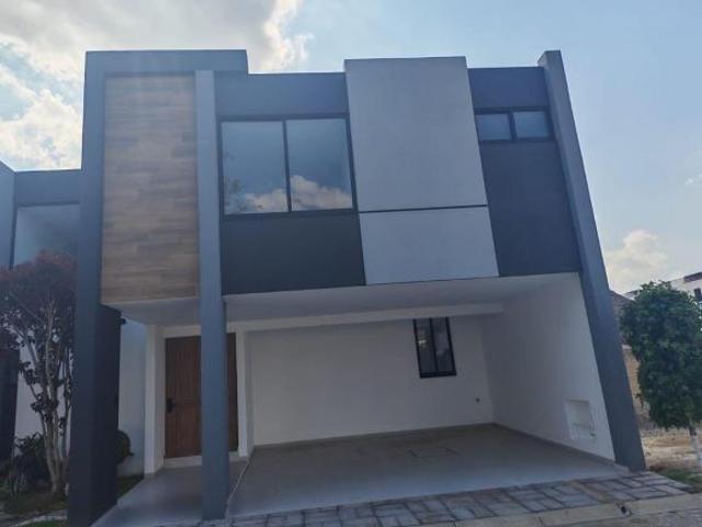 Preciosa casa de 3 recámaras en fraccionamiento La Vid Residencial en Cuautlancingo