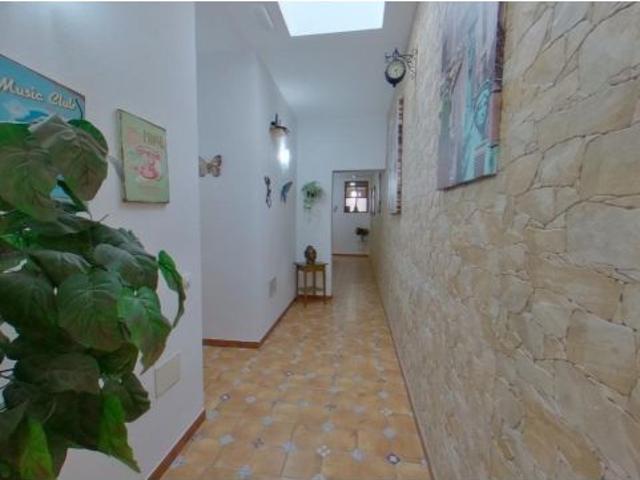 Preciosa casa en Mogán con árboles frutales