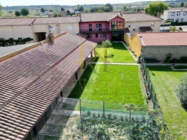 PRECIOSA CASA EN ALDEL DEL PUENTE