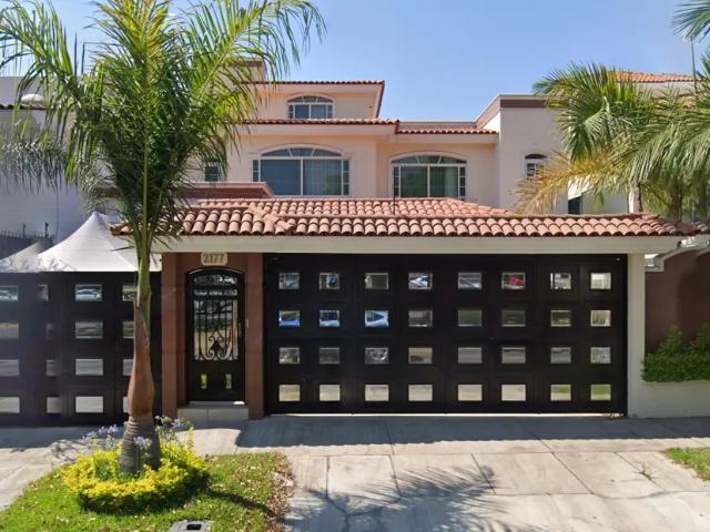 Preciosa Casa en Ciudad Bugambilias Zapopan Jalisco Remate Bancario