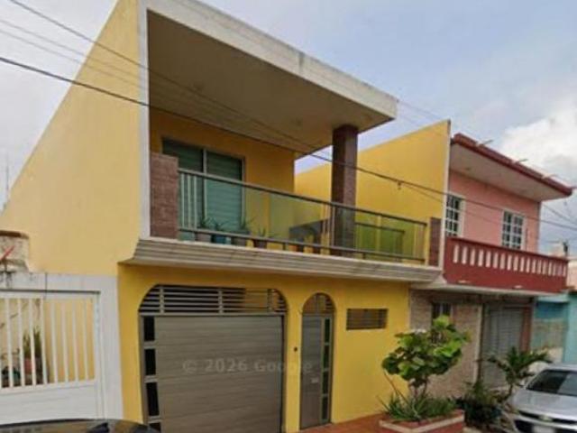 PRECIOSA CASA EN COATZACOALCOS A SOLO 3 MIN DE LAS MEJORES PLAYAS, ZONA DE ALTA PLUSVALIA