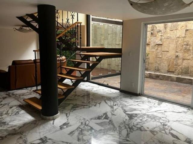 PRECIOSA CASA EN CONDOMINIO CON ACABADOS DE LUJO