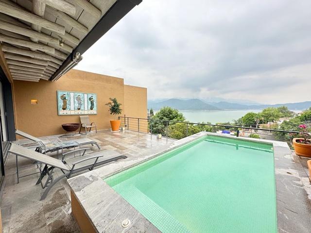 PRECIOSA CASA EN CONDOMINIO CON LA MEJOR VISTA