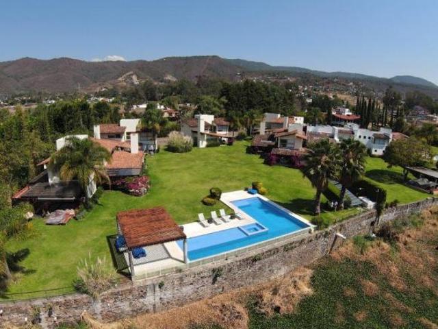 Preciosa Casa en condominio con 4 recámaras y 530 m² de terreno en venta en San Gaspar, frente lago