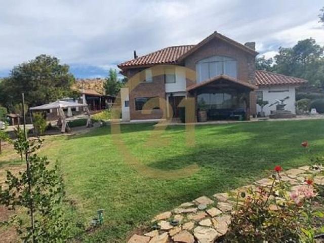 Preciosa casa en Condominio Hacienda Chacabuco