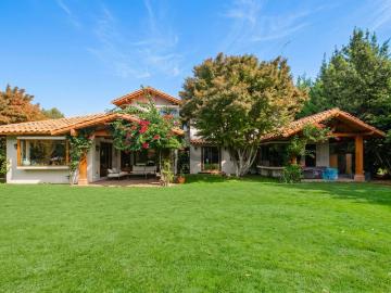 Casa en arriendo en Las Pircas de Chicureo - Jardín