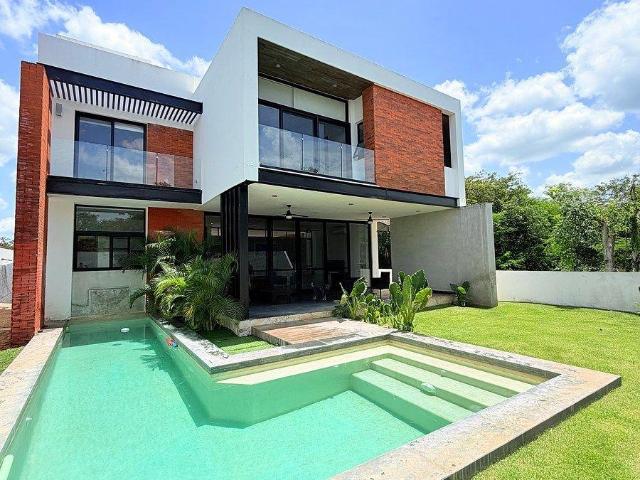 PRECIOSA CASA EN EXCLUSIVA PRIVADA RESIDENCIAL AMUEBLADA Y CON PANELES SOLARES