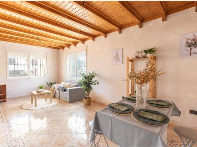 PRECIOSA CASA EN LA PEDANÍA DE ESCOZNAR
