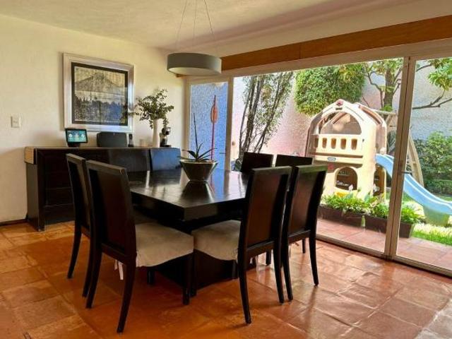 Preciosa casa en Lomas Quebradas con jardín privado