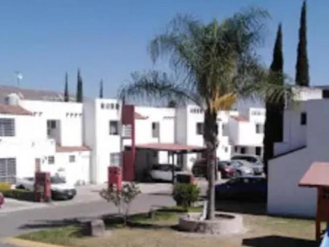 PRECIOSA CASA EN REMATE EN ALTUS BOSQUES, TLAJOMULCO DE ZUÑIGA, JALISCO