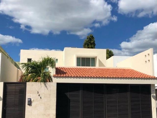 PRECIOSA CASA EN RENTA EN PRIVADA HACIENDA XCUMPICH CON PISCINA